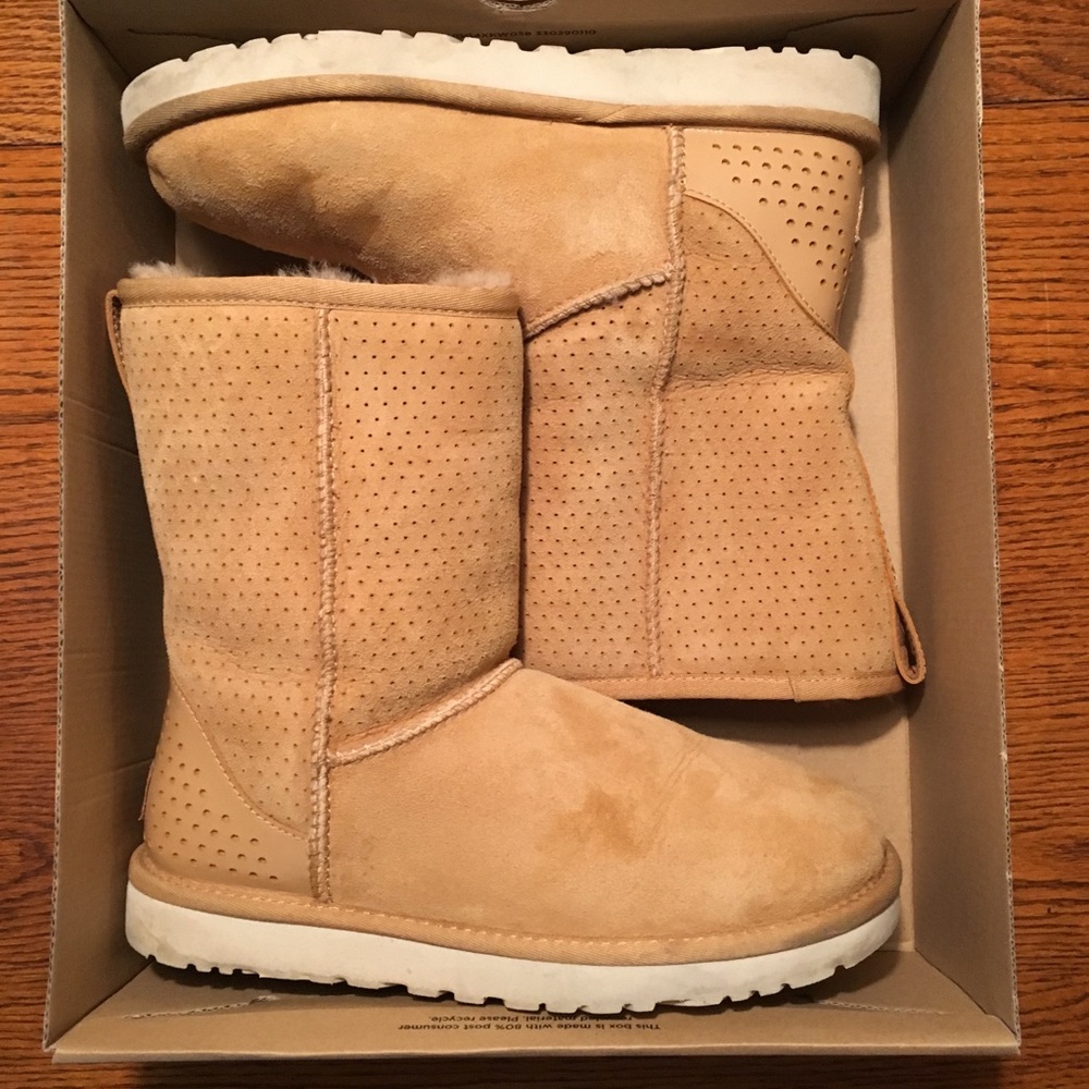 Uggs Rare Honeycomb Classic Short Style Size 7